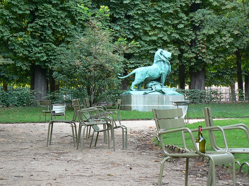 Le Jardin du Luxembourg: Statue lion en bronze145